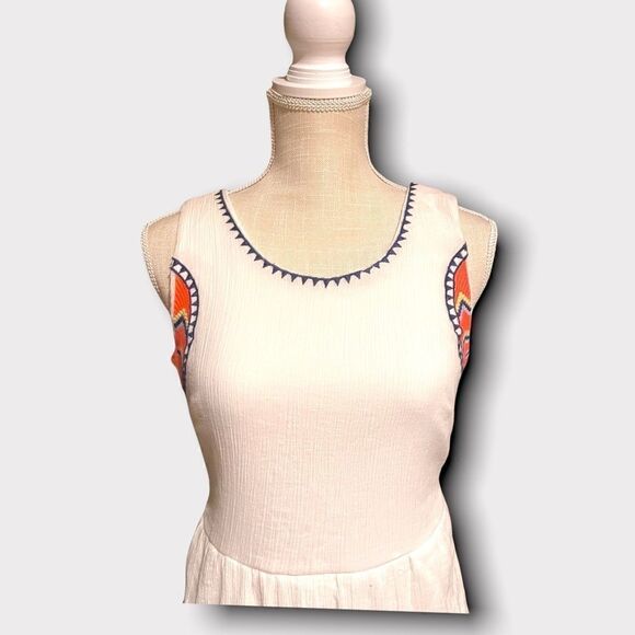 Romeo & Juliet Couture | NWT Women’s White Maxi Dress Embroidered Design Small - Picture 2 of 6